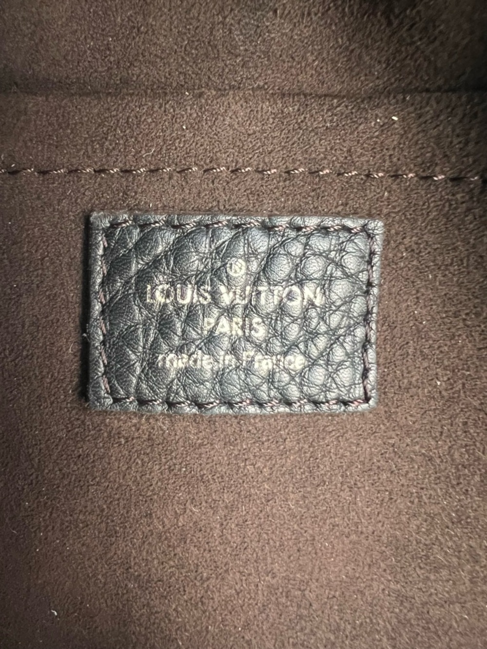 Louis Vuitton Mahina Leather Solar Pm Noir shoulder hobo bag - Picture 14 of 17